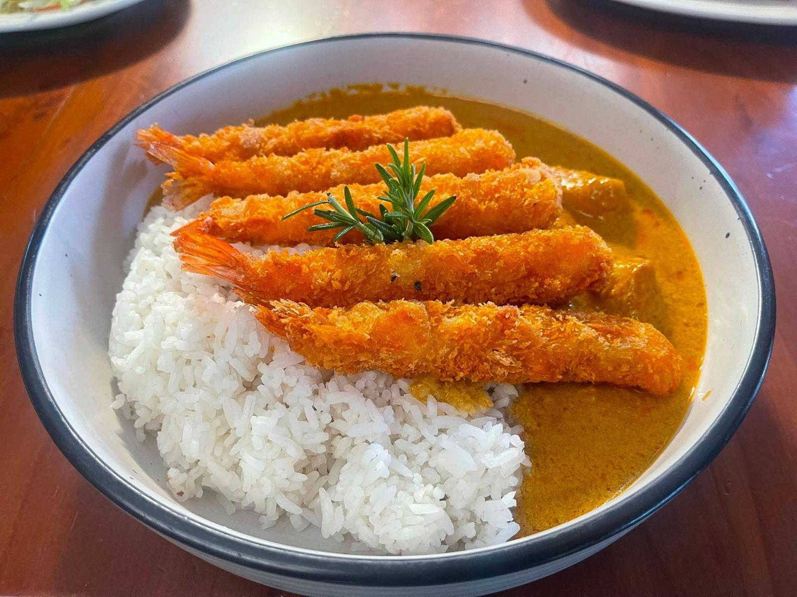 Crispy prawns in coconut curry with steamed rice